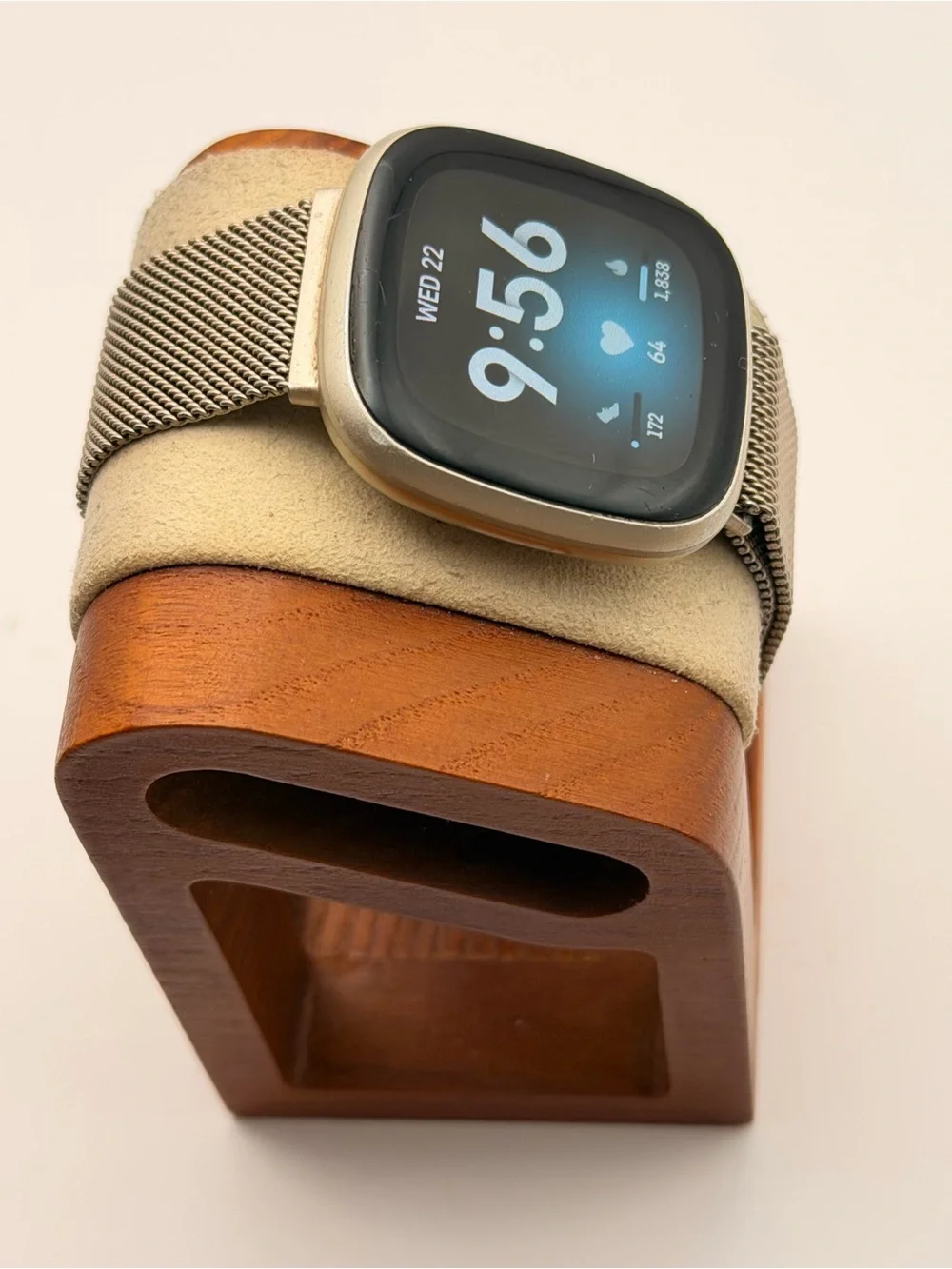 Fitbit Versa 3, Tested, Charger Included, Gold Casing, Mesh Gold Band, Good Con